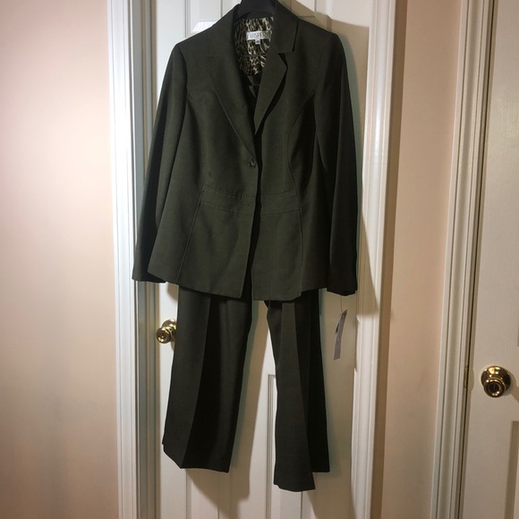 Kasper Dresses & Skirts - Kasper suit for women